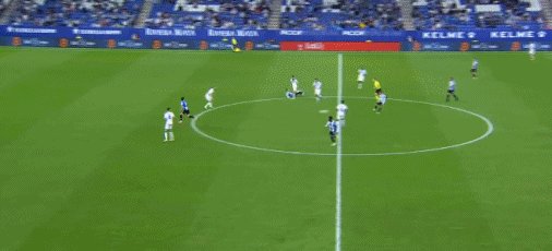 1632402592040018886.gif 武磊.gif